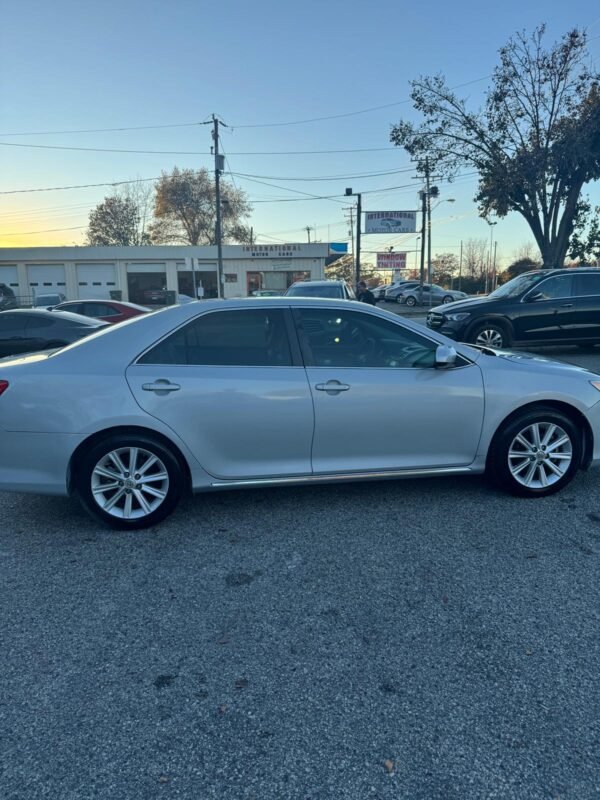 2012 Toyota Camry XLE - Image 4