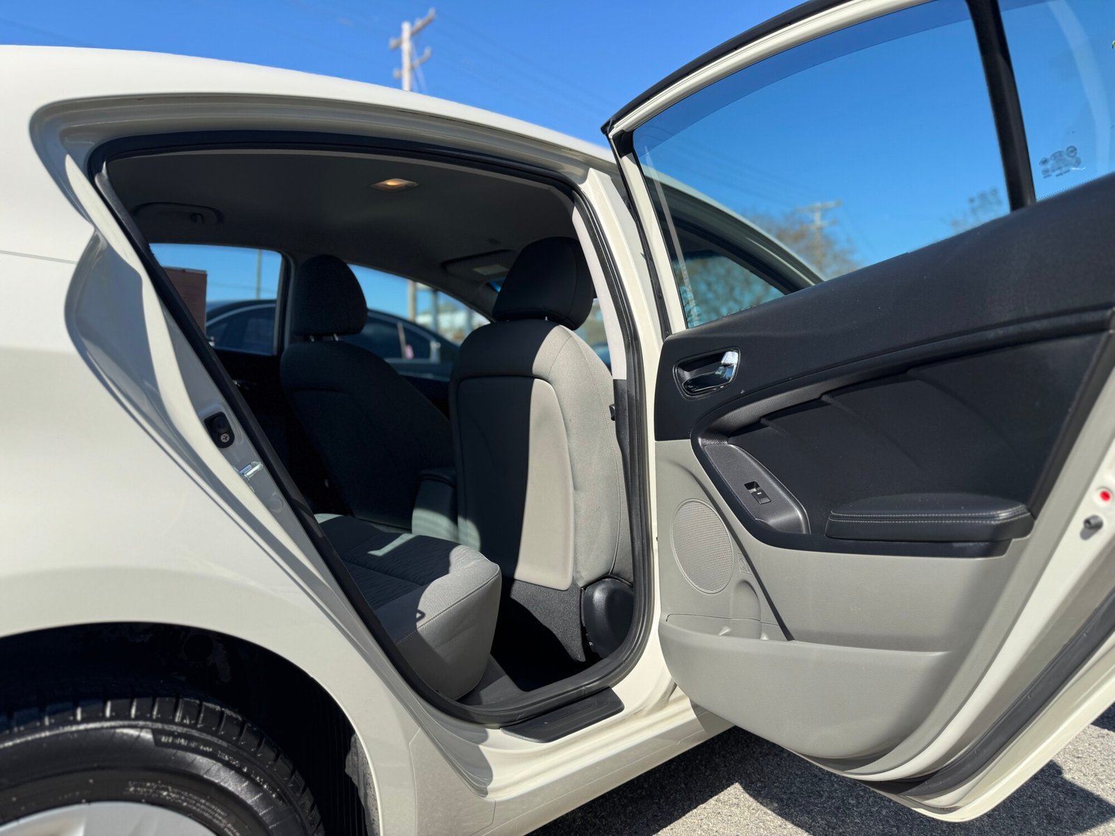 
2014 Kia forte LX Sedan 4D full									